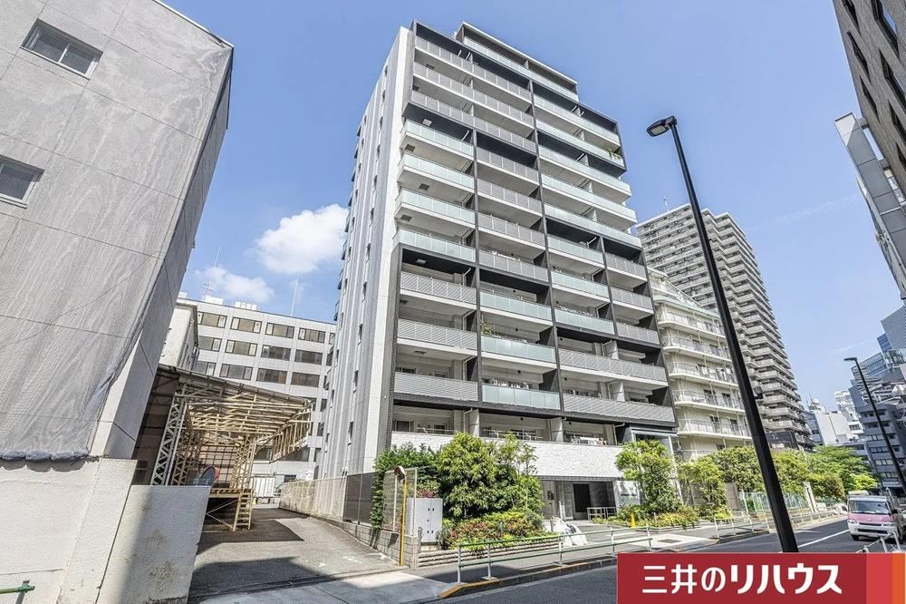 2LDK apartment in Minato Ward, Tokyo - Photo 1
