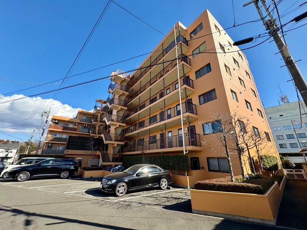 Newly Renovated 2LDK with Great Views in Musashimurayama - Photo 1