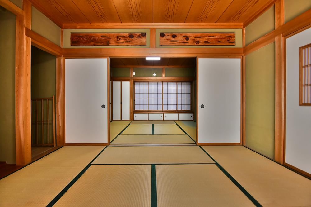 Charming 5LDK House with Mountain Views - Photo 1