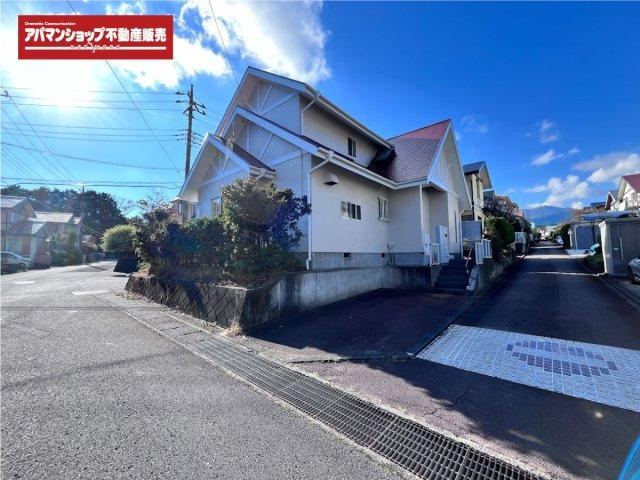 4LDK Renovated House with Efficient Layout - Photo 1