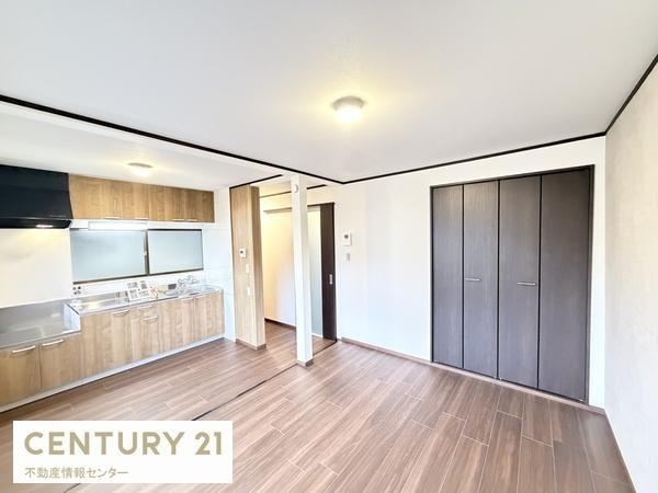 Renovated 3LDK Riverside House in Osaka - Photo 1