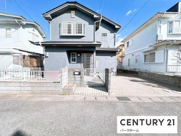 Renovated 4LDK House with South Garden in Kusatsu - Photo 1