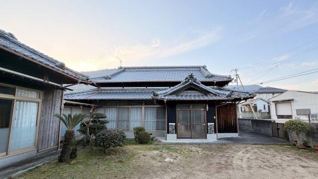 Unique 10DK House with Courtyard in Mino Town - Photo 1