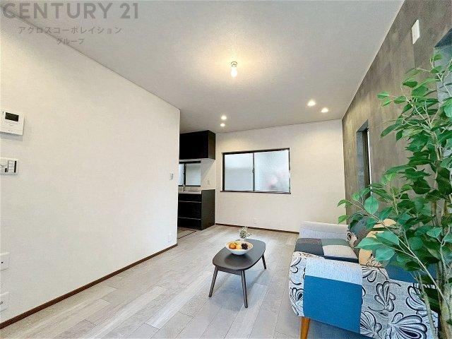 Renovated 4LDK House with No Down Payment Option - Photo 1