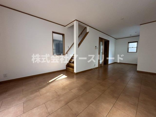 Recently Renovated 3LDK House in Itakano, Osaka - Photo 1