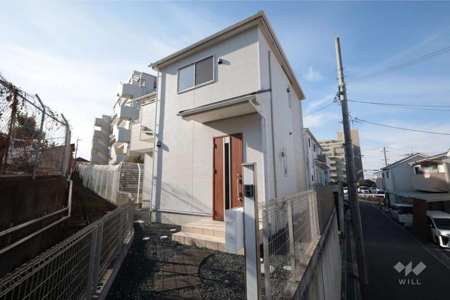 Modern 3LDK House Built in 2015 in Minoh - Photo 1