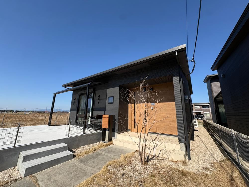 Spacious 4LDK Bungalow with Ample Parking in Kurume - Photo 1