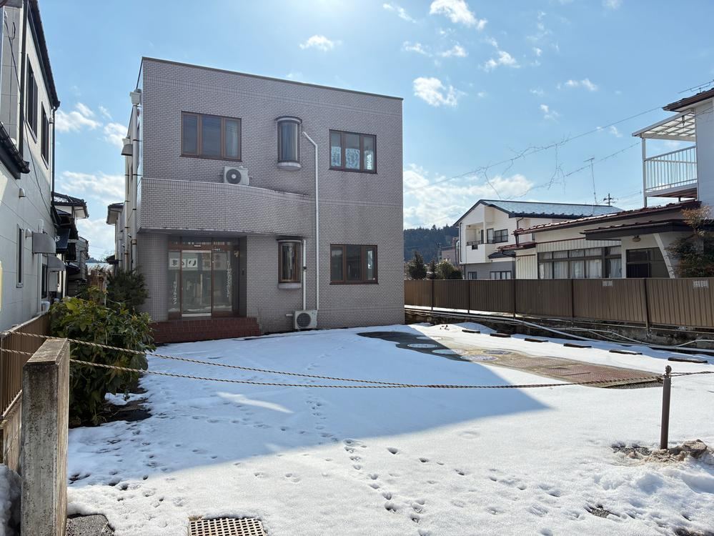 5LDK House with Attached Clinic in Iwadeyama - Photo 1