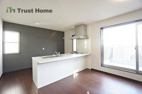 Modern 4LDK Home in Kurakuen, Nishinomiya - Photo 1