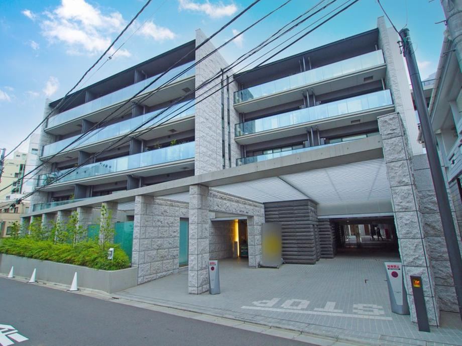 3LDK apartment in Shibuya Ward, Tokyo - Photo 1