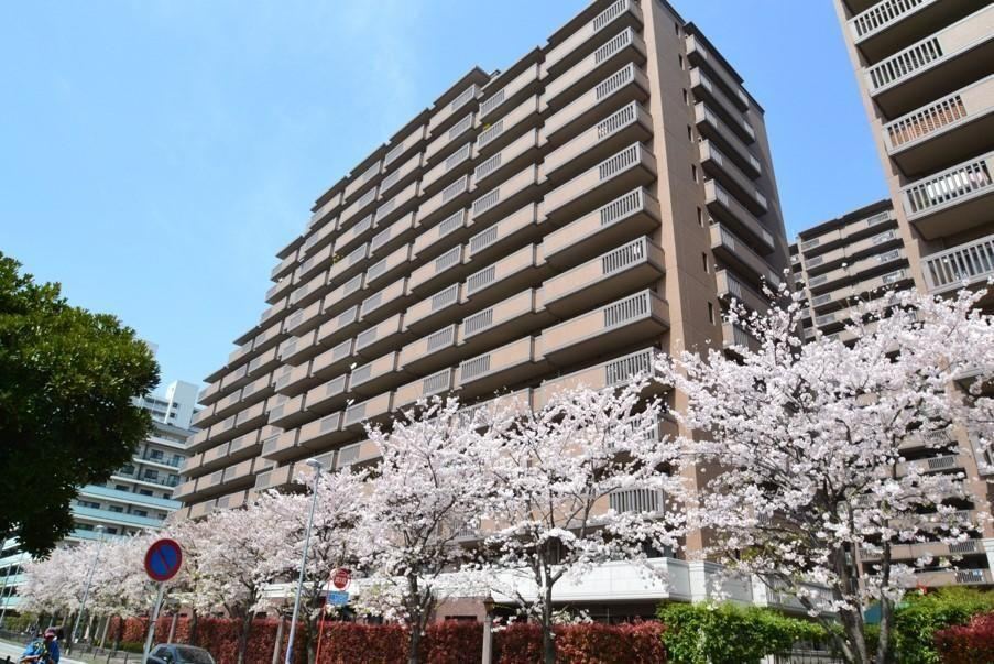 Top Floor 3LDK Apartment with No Front Buildings in Yokohama - Photo 1