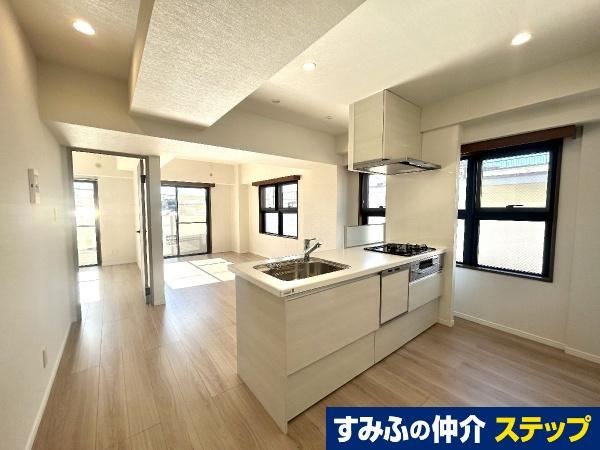 Renovated 2LDK Apartment in Horinouchi - Photo 1