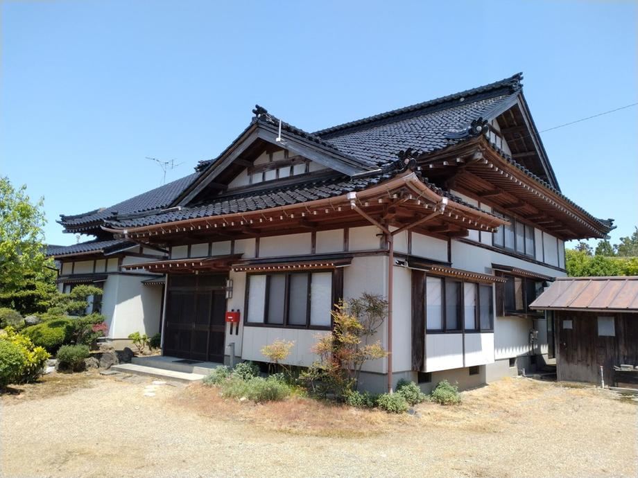 Spacious 7DK Home with Ample Land in Sakata - Photo 1