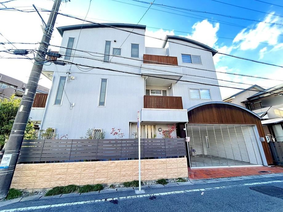 Stylish 4LDK Home in Takakuroji-cho - Photo 1