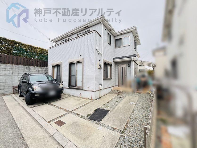 Spacious 4LDK Home with Parking in Akashi - Photo 1