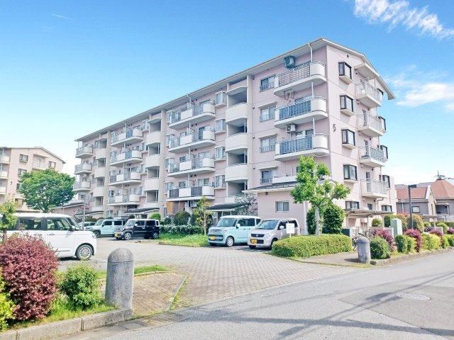 Sunny 4LDK Corner Apartment in Goryocho - Photo 1