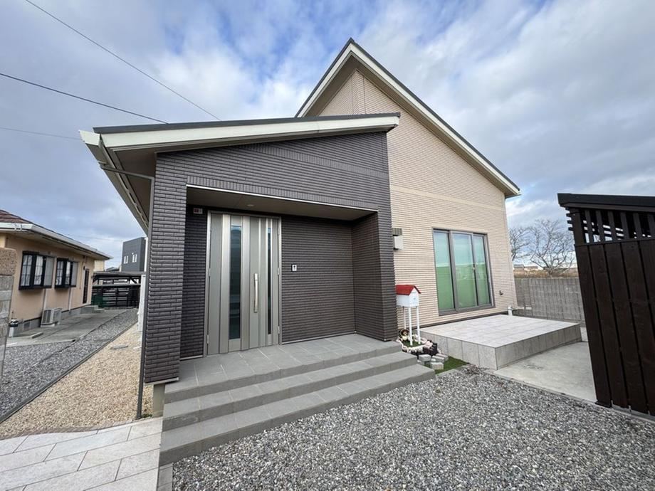 Modern 3LDK Home with Solar Power in Nakabayashi - Photo 1