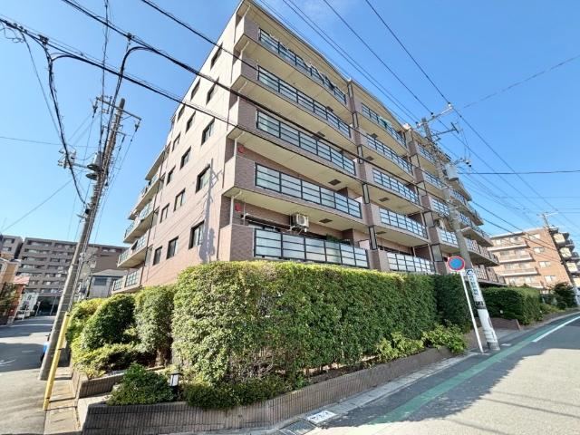 Sunny 3LDK Apartment in Ichikawa - Photo 1