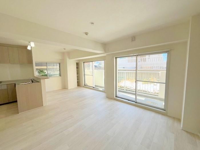 Modern 2LDK Apartment in Yokohama - Photo 1