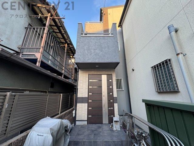 Charming 4LDK House Near Namba Elementary in Amagasaki - Photo 1