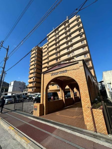 3LDK+S apartment in Takamatsu, Kagawa - Photo 1