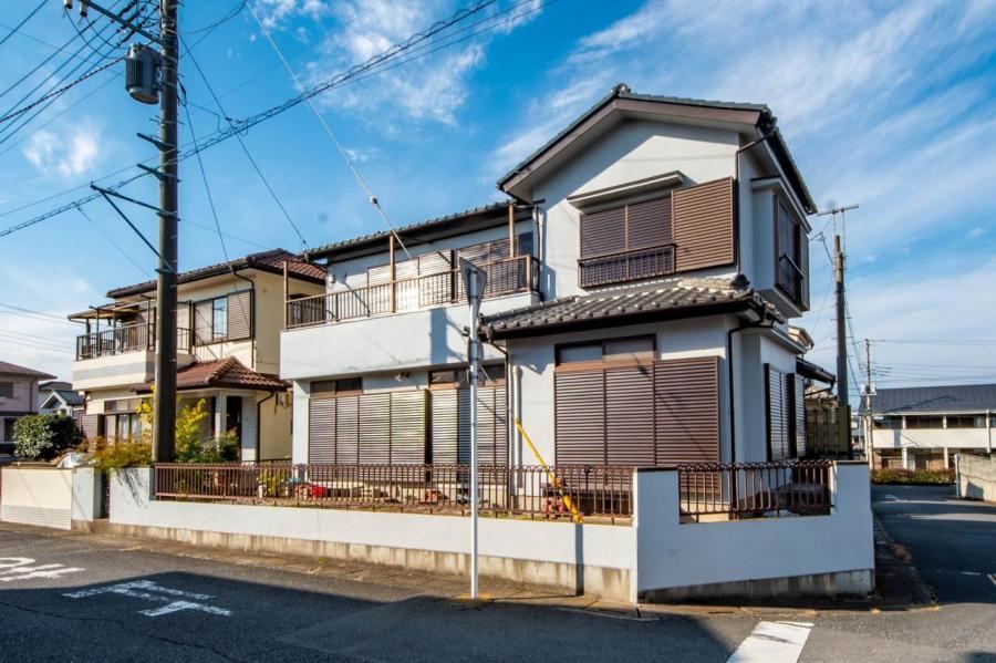 Spacious 5LDK Home with Southeast Corner Lot in Iruma - Photo 1