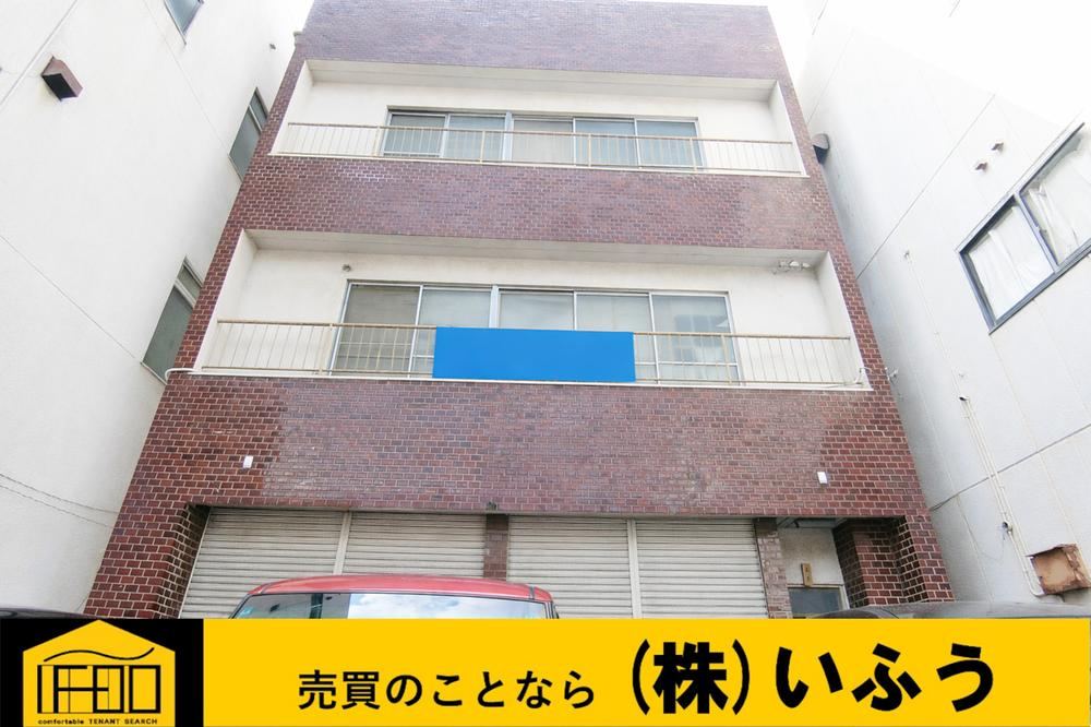 3-Story RC House in Central Oita - Photo 1