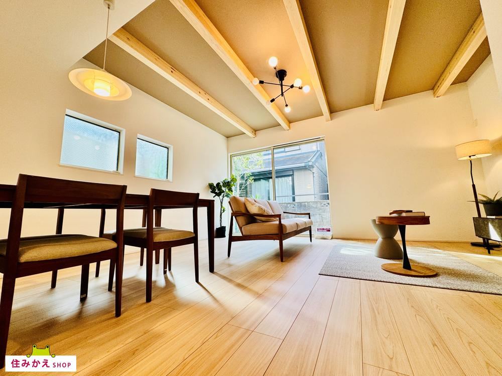 Spacious 4LDK Home with Large Garden - Photo 1