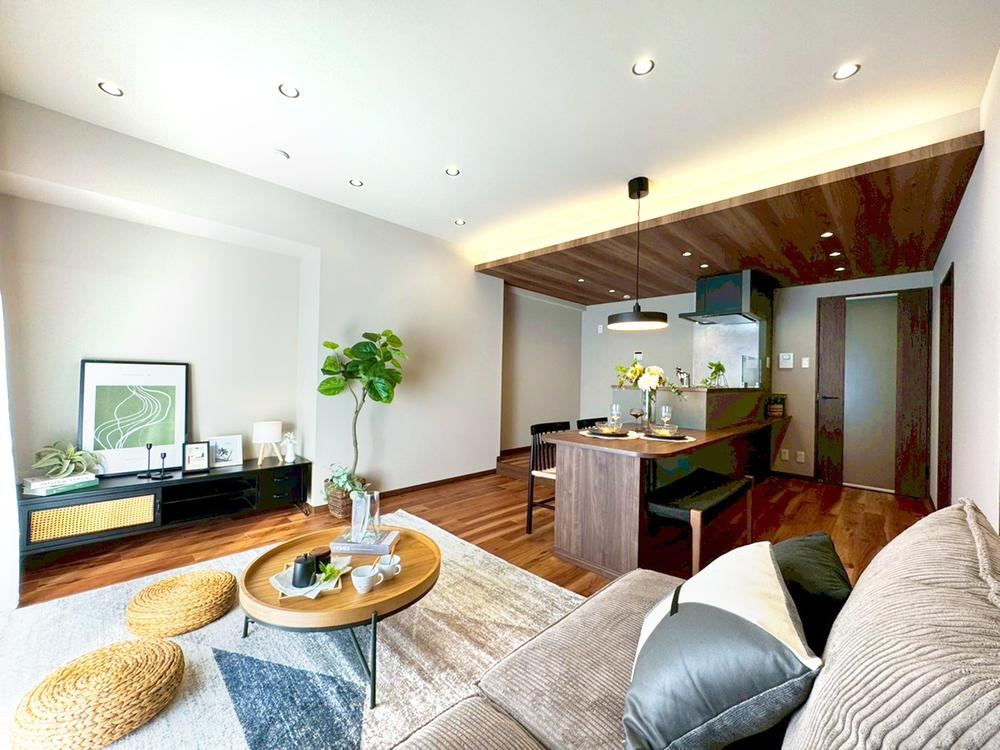 Fully Renovated 3LDK Apartment with New Furniture - Photo 1