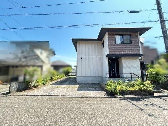 Renovated Home Outside Disaster Zones with Parking for 3 Cars - Photo 1