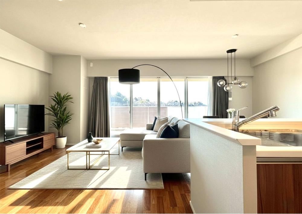 Quality 4LDK Apartment Built in 2017 with Top-notch Amenities - Photo 1