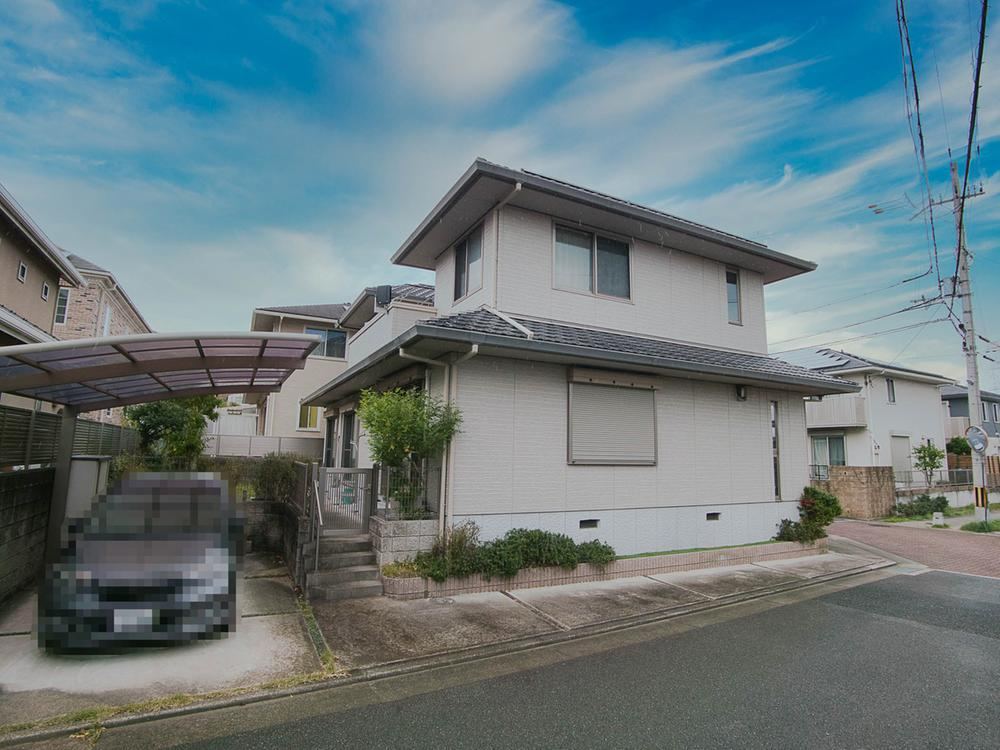 Spacious Corner Lot House with Excellent Sunlight - Photo 1