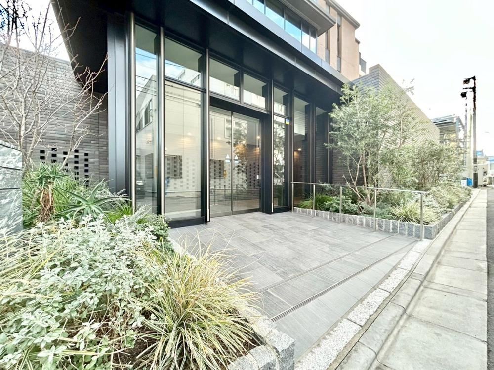 Sunny 3LDK Apartment in Nukui, Tokyo - Photo 1