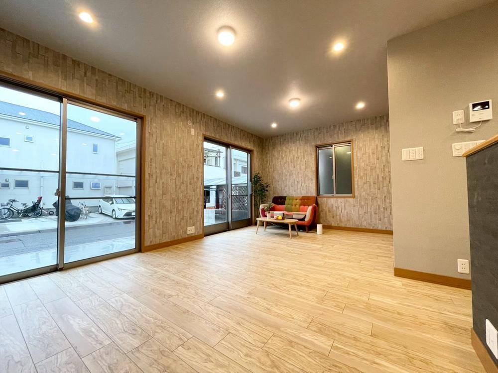 Sunny 3LDK House with Parking for 3 in Takatsuki - Photo 1