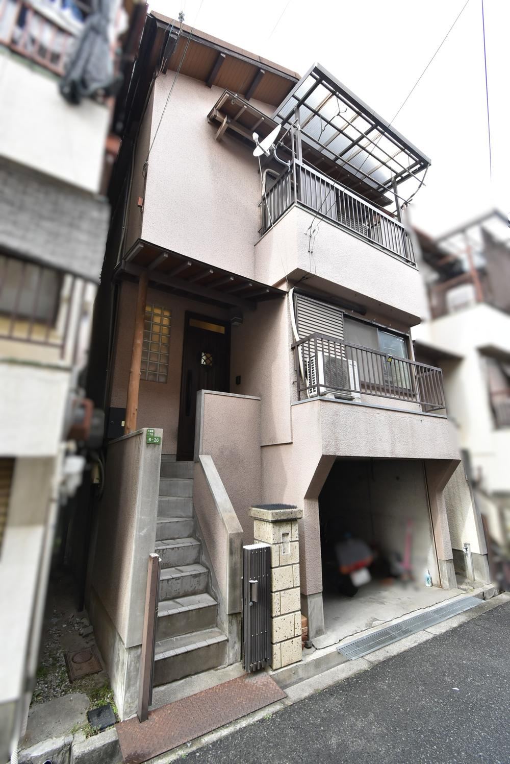 Electric 3DK House Near Daido Toyosato Station, Osaka - Photo 1