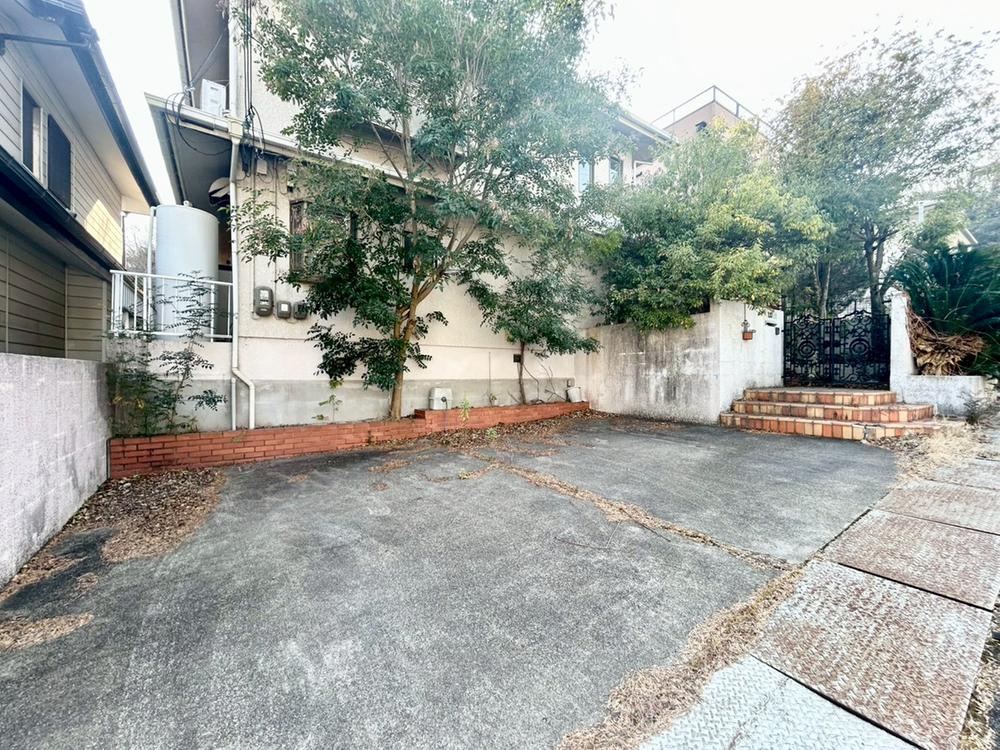 Spacious 5LDK House in Tarumi - Photo 1