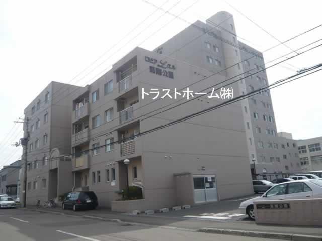 Bright Corner Apartment with Parking in Sapporo - Photo 1