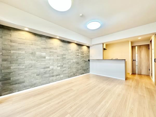 Spacious 3LDK Apartment in Ayase - Photo 1