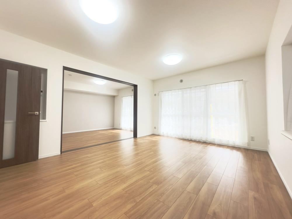 Renovated 3LDK Apartment with Private Garden - Photo 1
