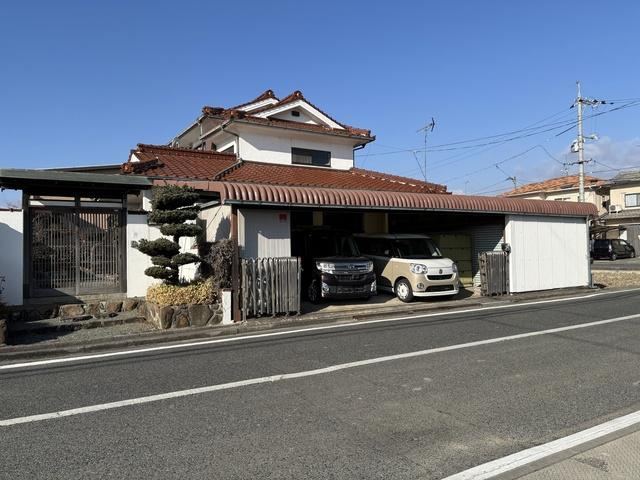Spacious 9DK House in Kanbe Town - Photo 1