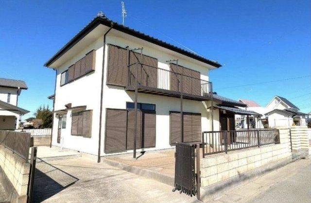 Renovated 5DK House with Ample Parking in Kazo - Photo 1