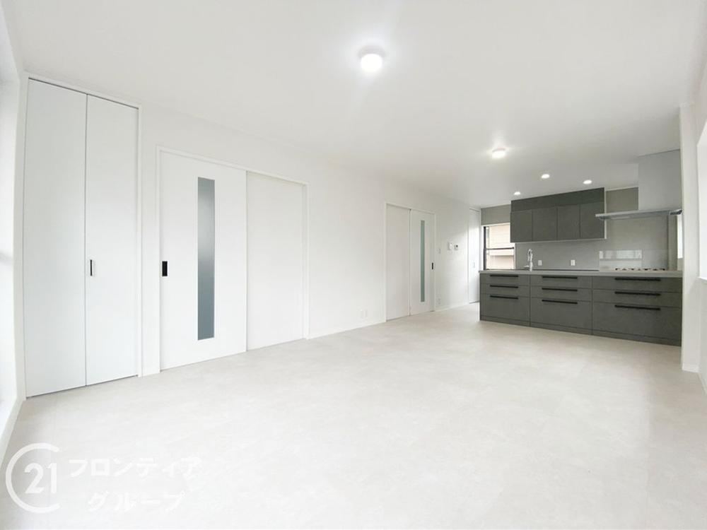 Renovated 4LDK House with Spacious LDK in Morikawauchi - Photo 1