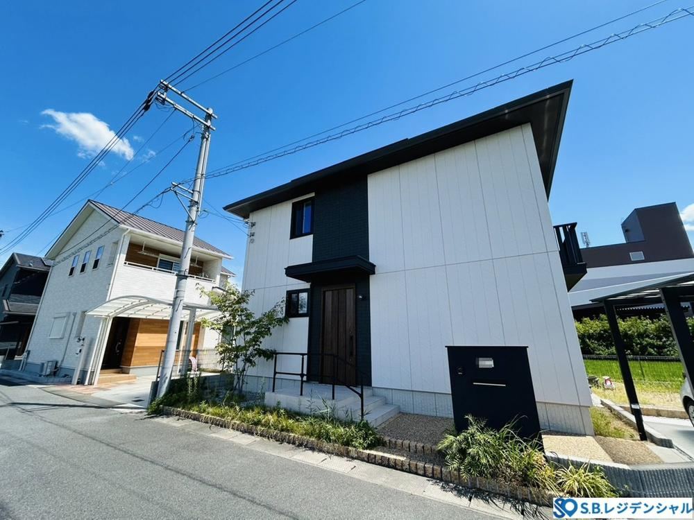 Contemporary 3LDK Home in Kaminosho, Sakurai - Photo 1