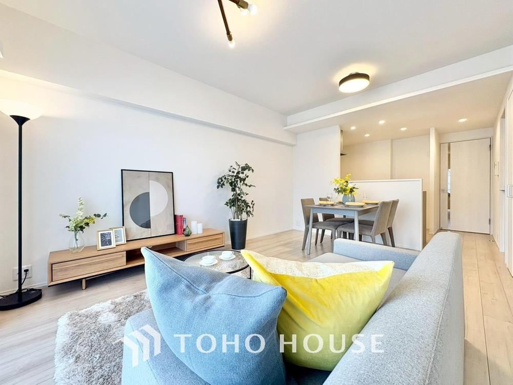 Renovated 3LDK Apartment in Shinmei - Photo 1