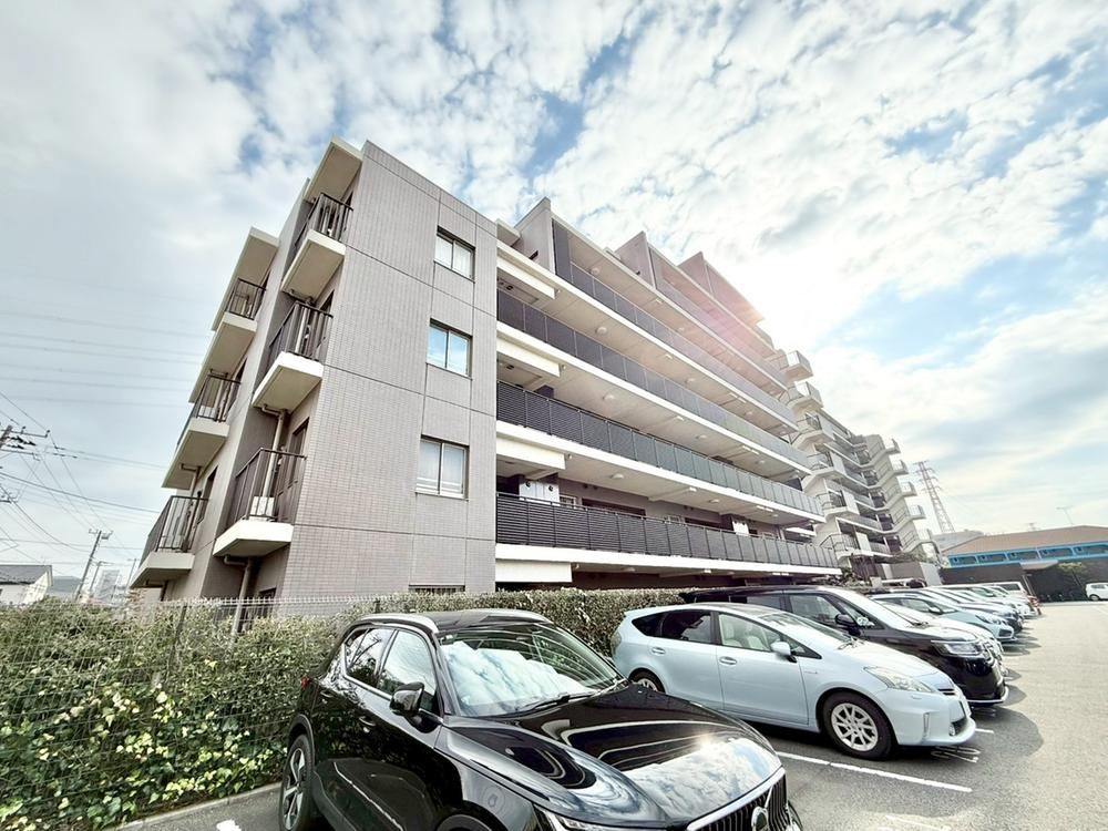 Modern 3LDK Apartment in Gyotoku - Photo 1