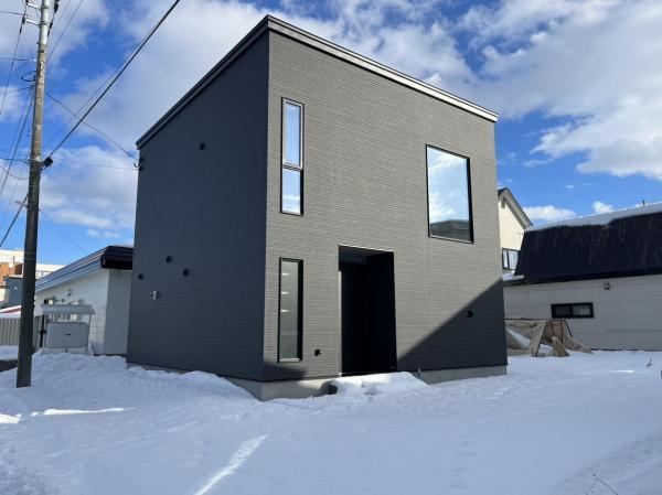 Custom-Built 3LDK Home by Sumitomo Realty & Development - Photo 1