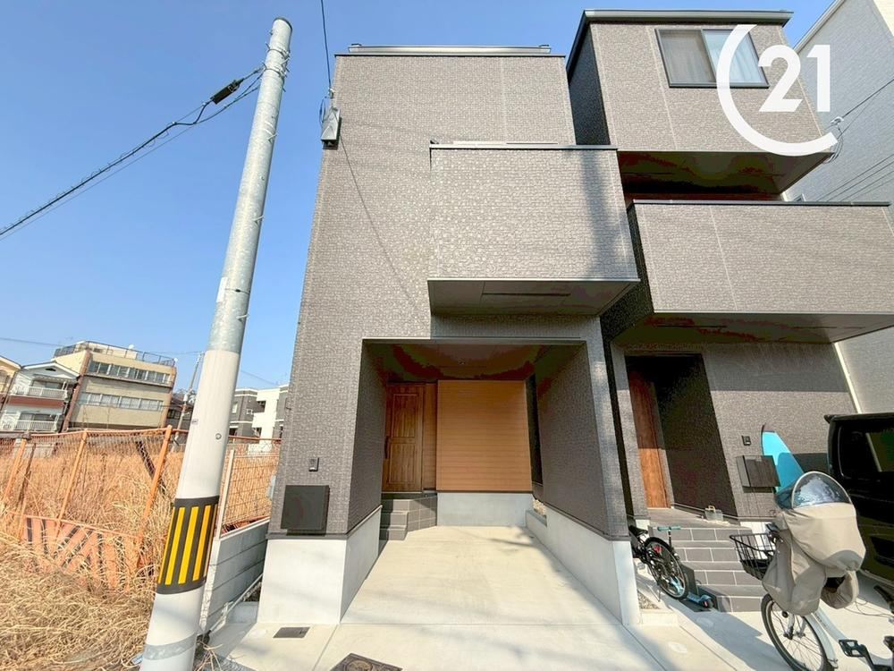 Modern 3SLDK Home with Spacious Living Area in Minato, Osaka - Photo 1
