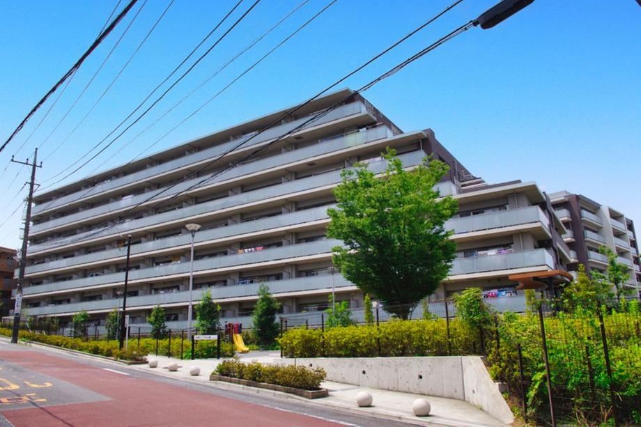 Modern 3LDK Apartment in Inuzuka - Photo 1