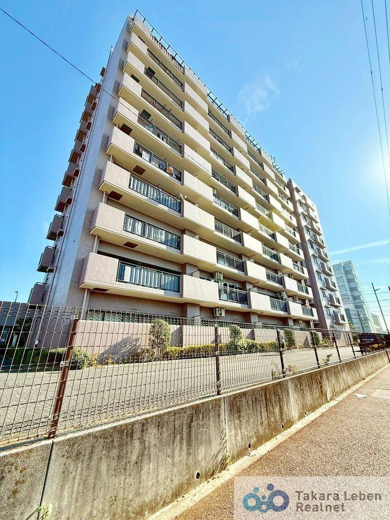Bright 4LDK Renovated Apartment with Auto Lock - Photo 1