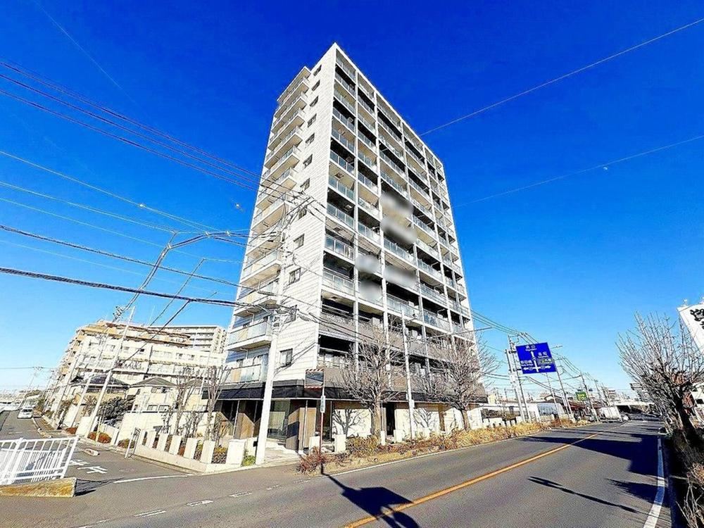 Bright 3LDK Apartment in Misato - Photo 1